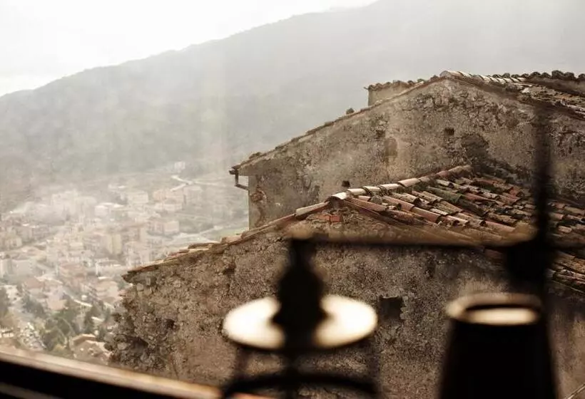 ペンション Il Nibbio   Torretta Del Poeta
