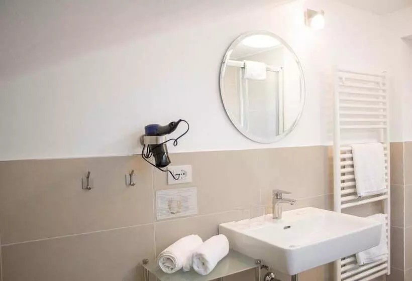 Schenna Garni Eden Bed & Breakfast