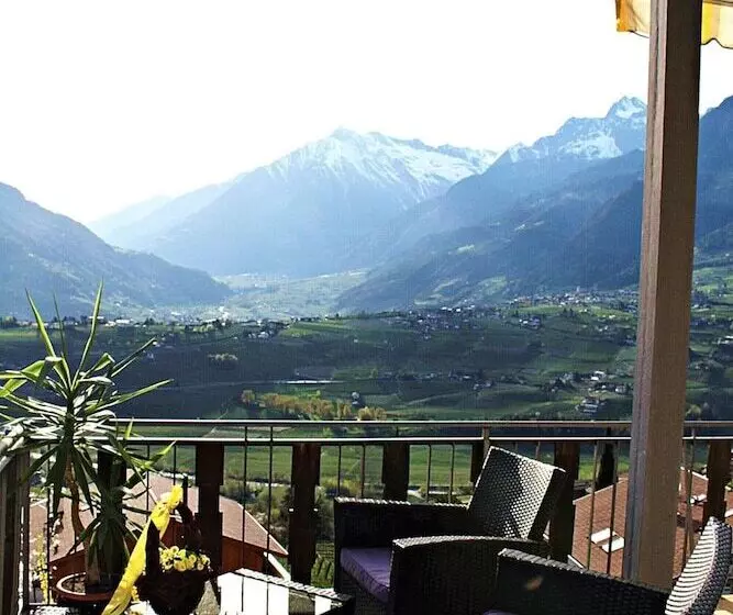 Schenna Garni Eden Bed & Breakfast