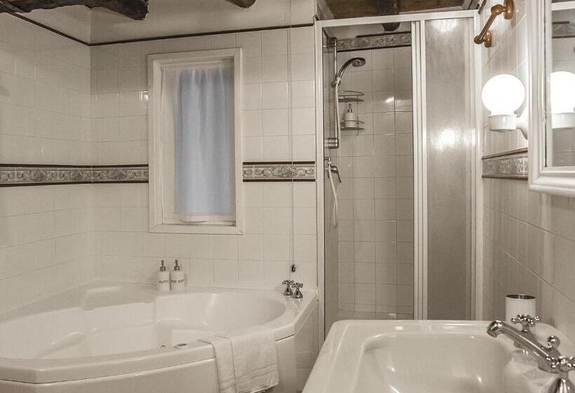 بنسيون Antica Corte