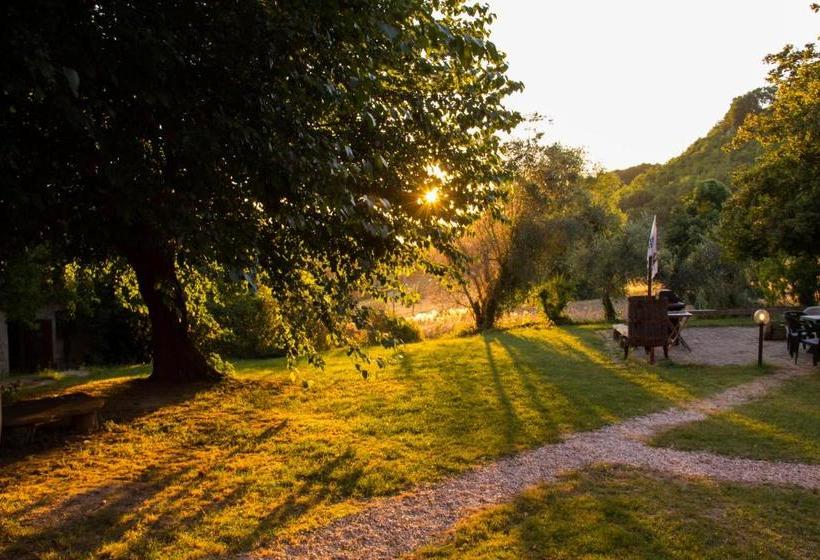 בית מלון כפרי Agriturismo L'esinante
