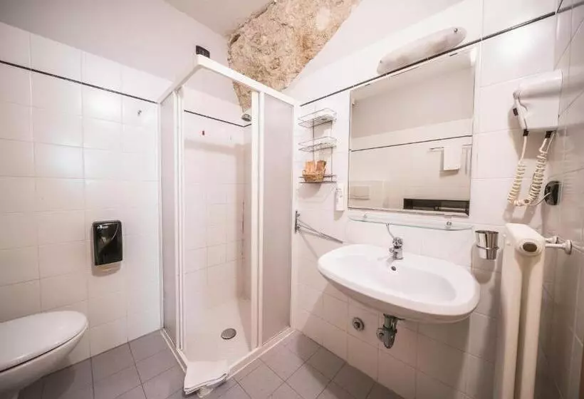 ペンション La Cantinota   Locanda De Manincor Rooms