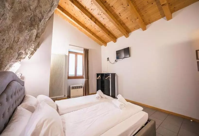 ペンション La Cantinota   Locanda De Manincor Rooms