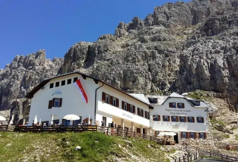 Retkeilymaja Rifugio Fronza Alle Coronelle Kölner Hütte