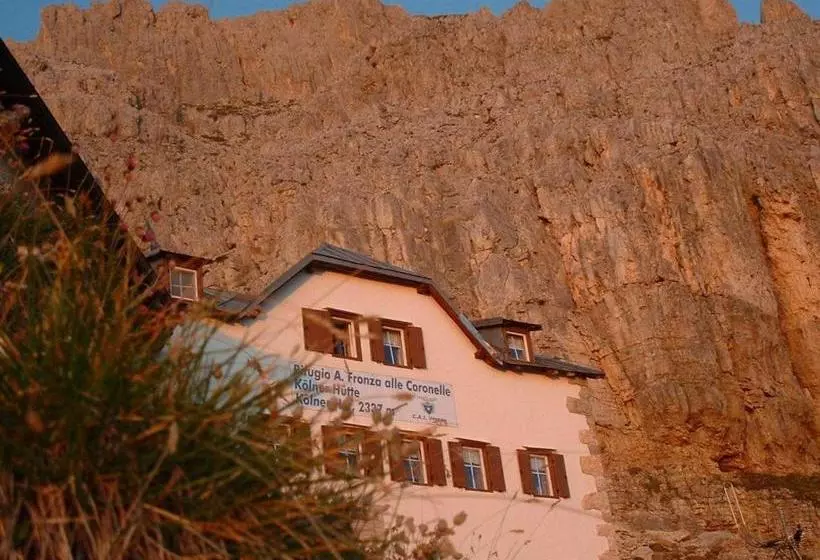 Retkeilymaja Rifugio Fronza Alle Coronelle Kölner Hütte
