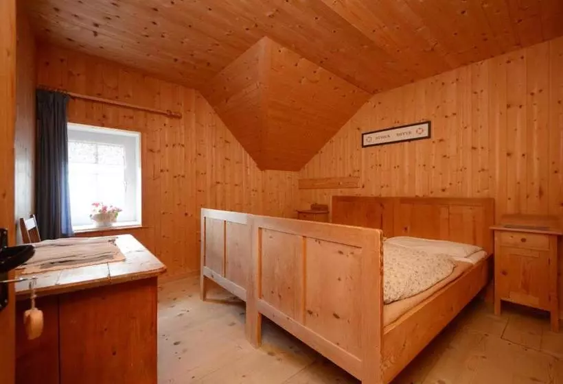 Retkeilymaja Rifugio Fronza Alle Coronelle Kölner Hütte