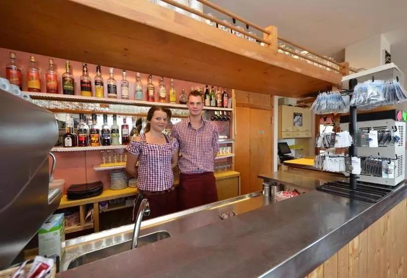 Retkeilymaja Rifugio Fronza Alle Coronelle Kölner Hütte