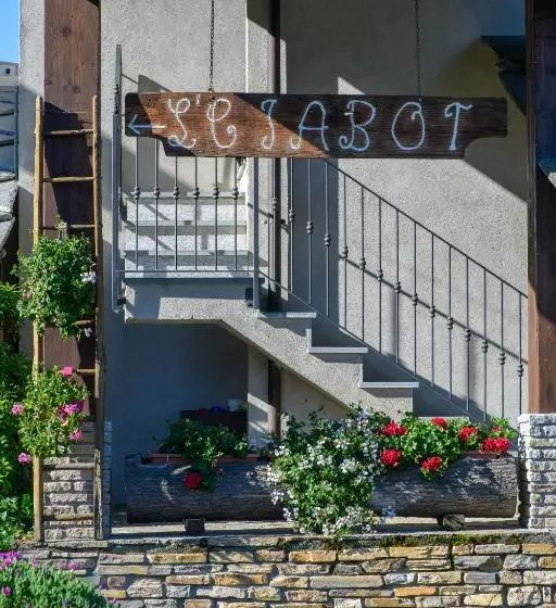 Hotelli Agriturismo L Ciabot