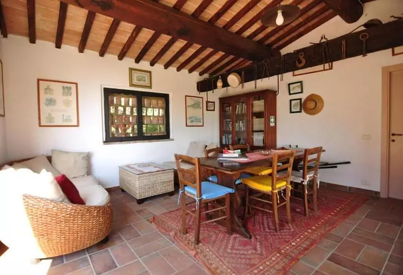 ホテル Agriturismo Podere Sertofano