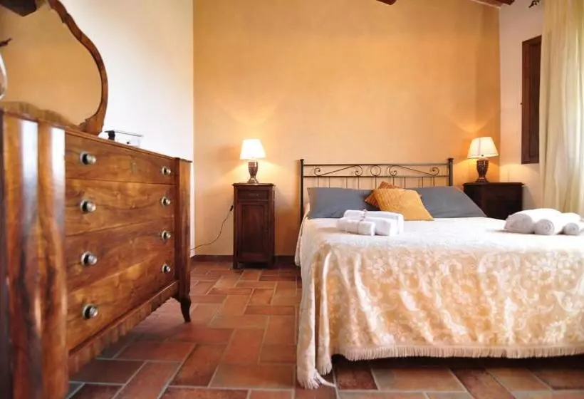 ホテル Agriturismo Podere Sertofano