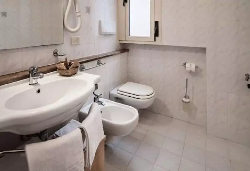 Residence La Rosa Di Nettuno