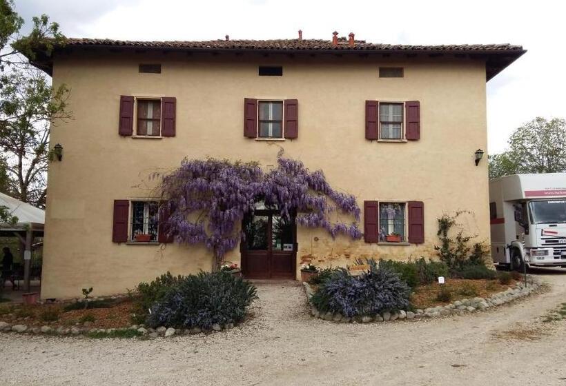 ホテル Agriturismo Montevecchio Isolani