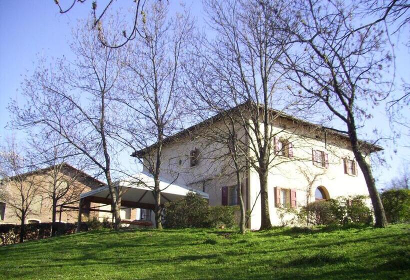 ホテル Agriturismo Montevecchio Isolani