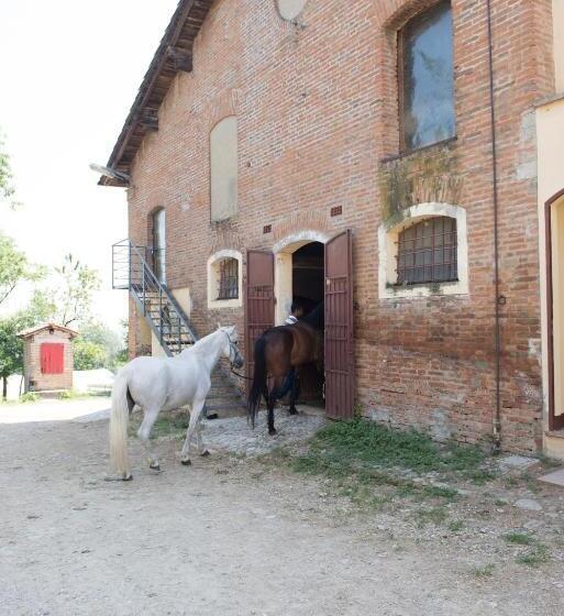 ホテル Agriturismo Montevecchio Isolani