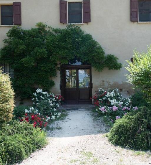 ホテル Agriturismo Montevecchio Isolani