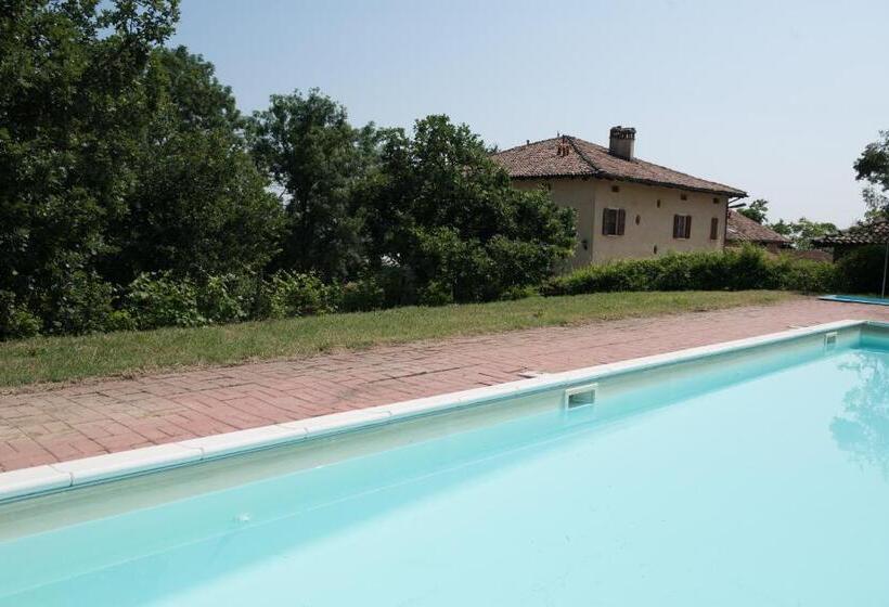 ホテル Agriturismo Montevecchio Isolani