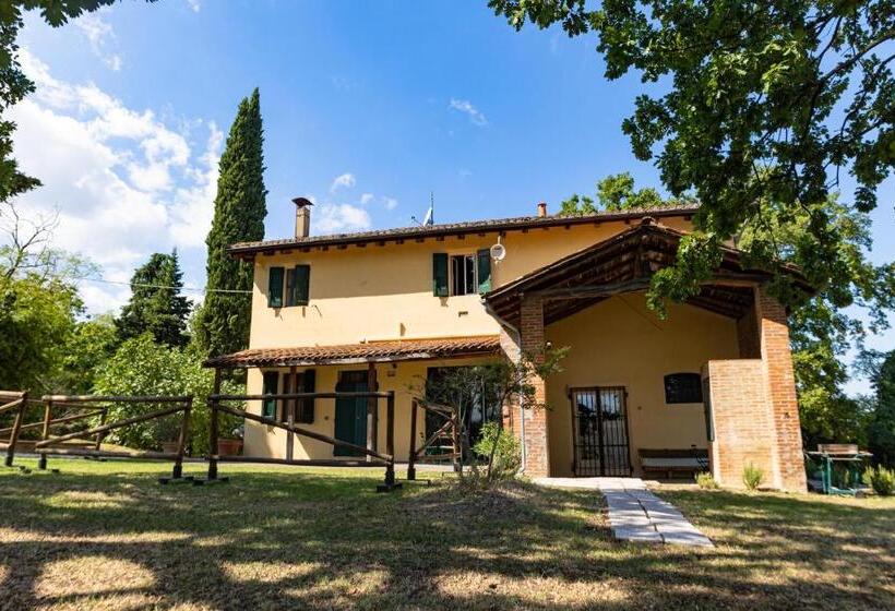 ホテル Agriturismo Montevecchio Isolani