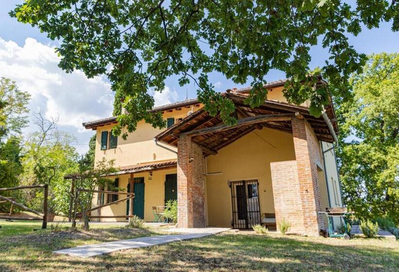 ホテル Agriturismo Montevecchio Isolani