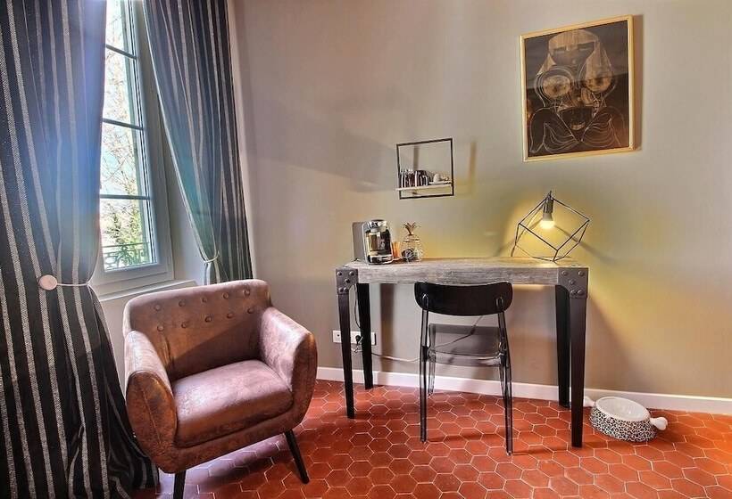 پانسیون Effets Personnels