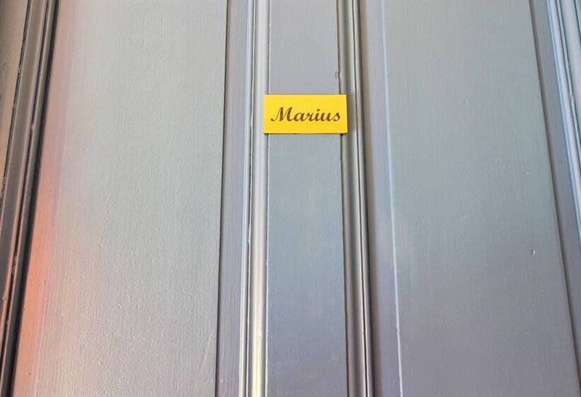 پانسیون Effets Personnels