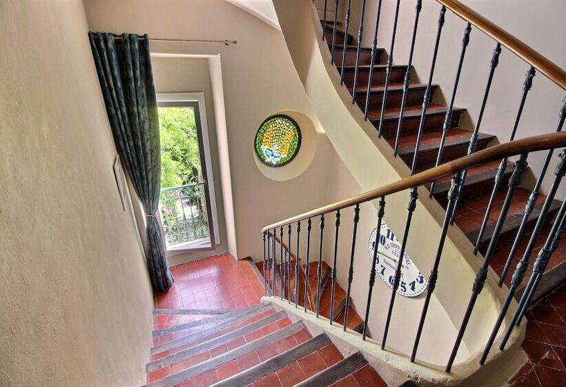 پانسیون Effets Personnels