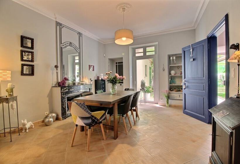 پانسیون Effets Personnels