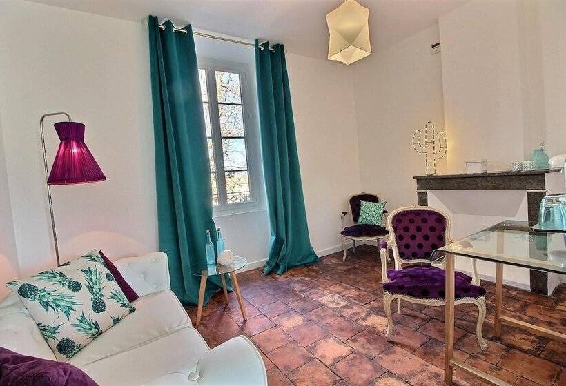 پانسیون Effets Personnels