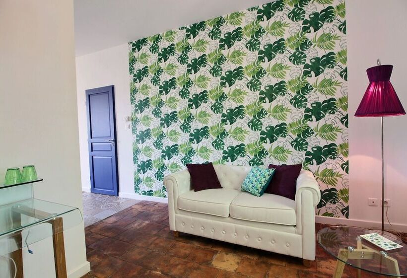 پانسیون Effets Personnels