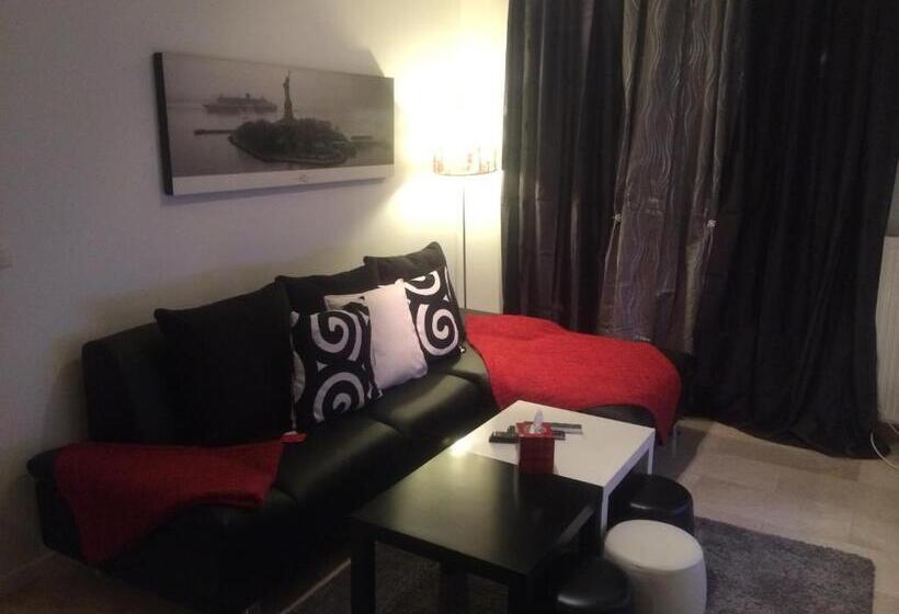 פנסיון L Eden Orly Aéroport