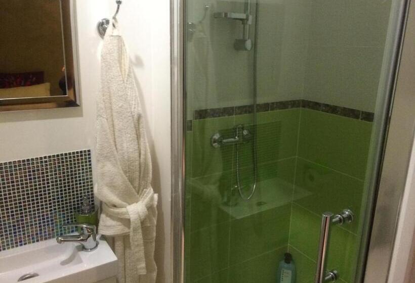 פנסיון L Eden Orly Aéroport