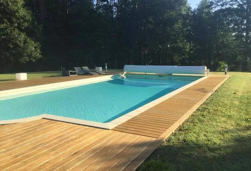 Aamiaismajoitus (B&B) Château Des Essards Avec Piscine Et Jacuzzi