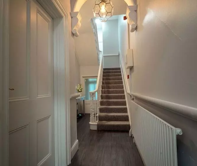 ペンション Anabelle's Guest House