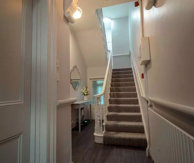 ペンション Anabelle's Guest House