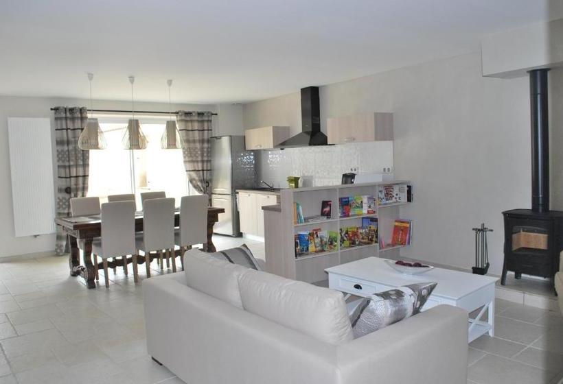 بنسيون Chambres D'hôtes La Leva