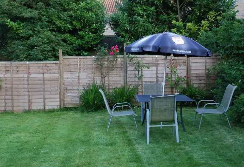 Retkeilymaja Whichcote Arms