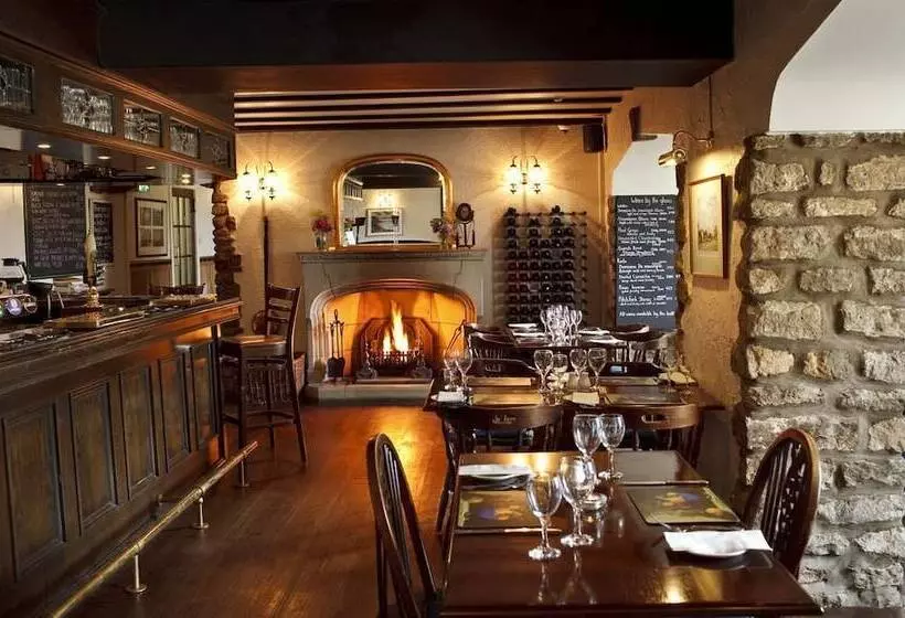 هاستل The Horseshoe Country Inn