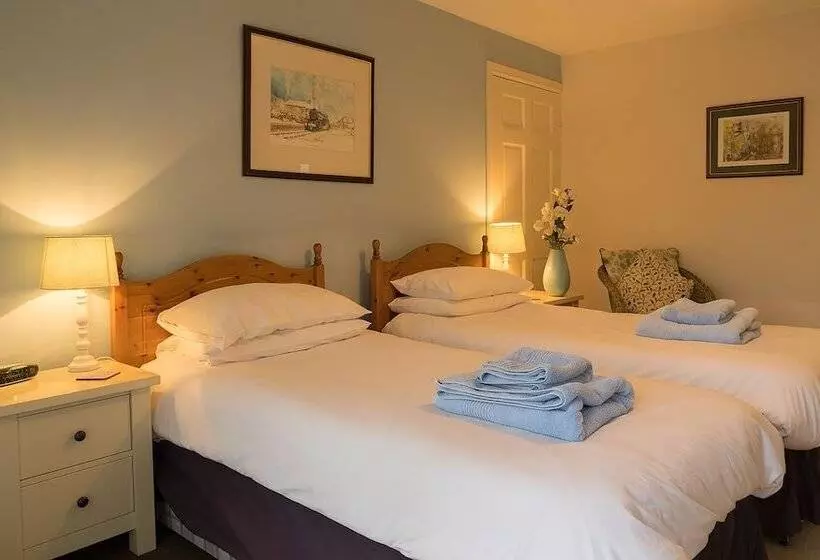 هاستل The Horseshoe Country Inn