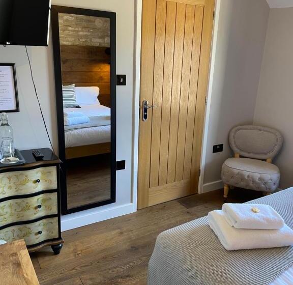 Ostello The Queen Matilda Country Rooms