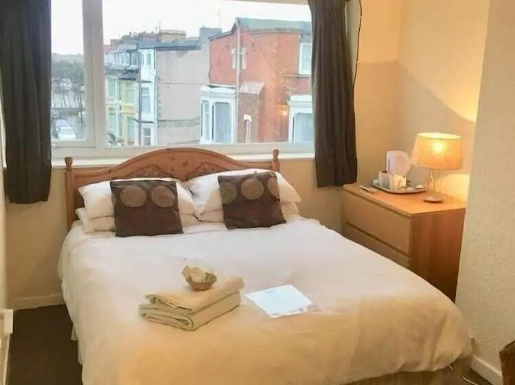 پانسیون Macleods Guest House