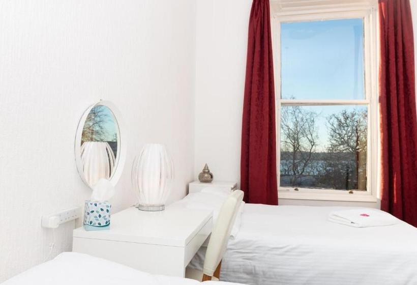 ペンション Strathdon Guest House