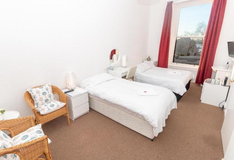 ペンション Strathdon Guest House