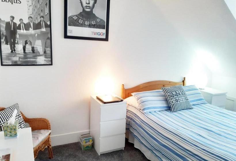 ペンション Strathdon Guest House