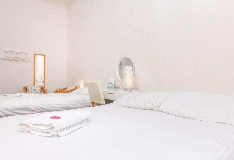 ペンション Strathdon Guest House