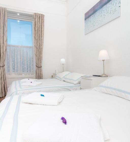 ペンション Strathdon Guest House