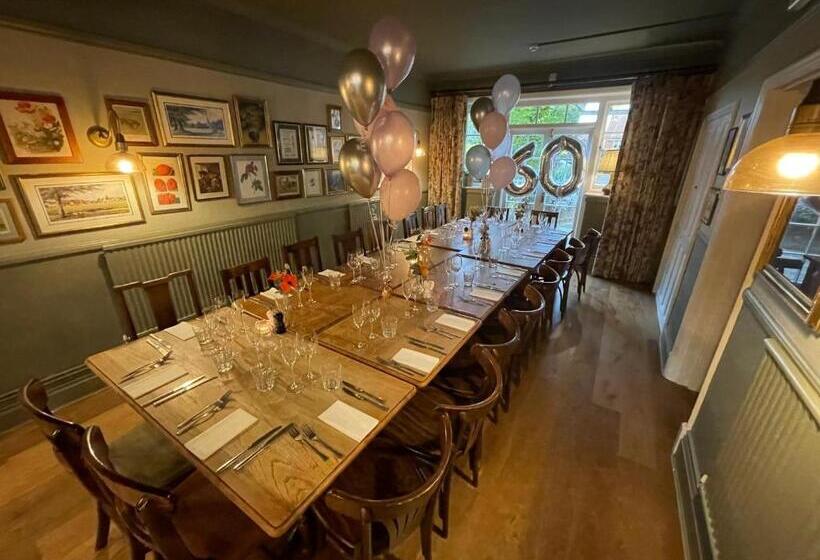 호스텔 White Hart