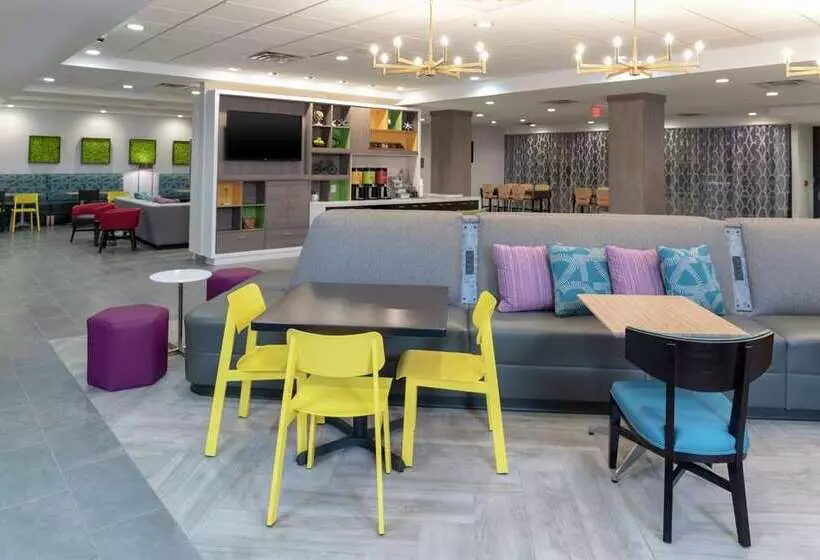 هتل Home2 Suites By Hilton Indianapolis Airport