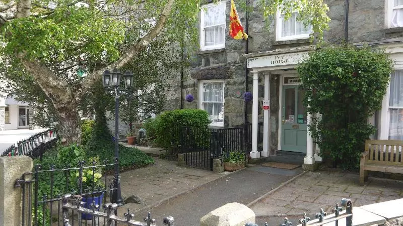 Majatalo Ivy House B&b