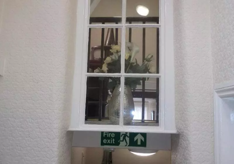 Majatalo Ivy House B&b