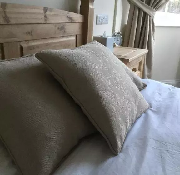 پانسیون Three Crowns Guest House
