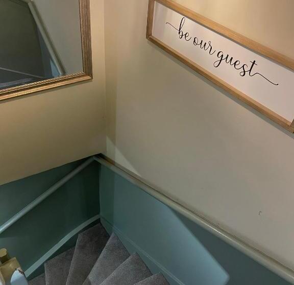 فندق صغير The Windmill Inn